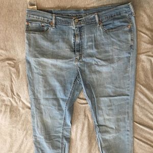 Blue Levi’s slim size 42